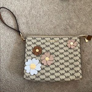 Michael kors Wristlet NOT FOR SALE